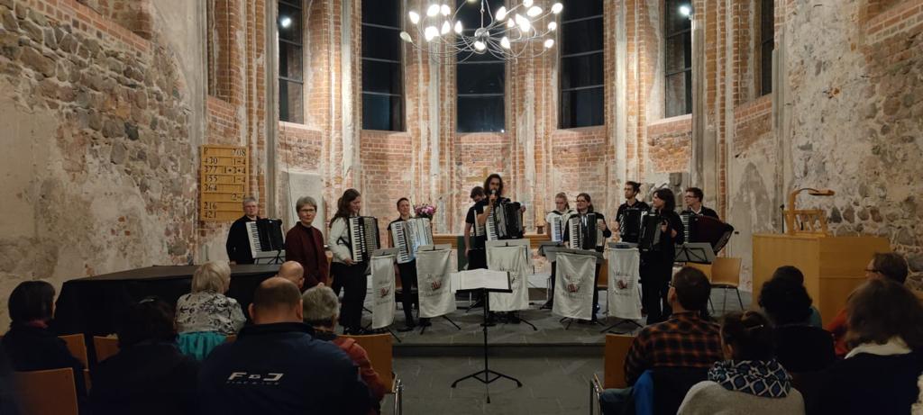 Konzert in Müncheberg am 05.11.2023: Das Orchester in der Kirche